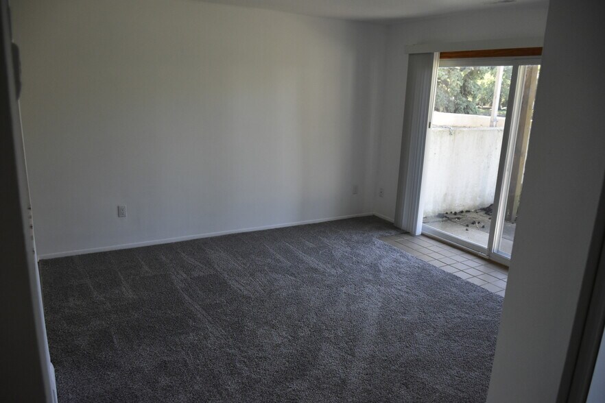 Building Photo - 806 Bloomfield Village Blvd