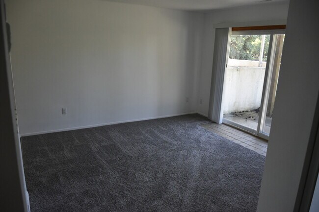 Building Photo - 806 Bloomfield Village Blvd