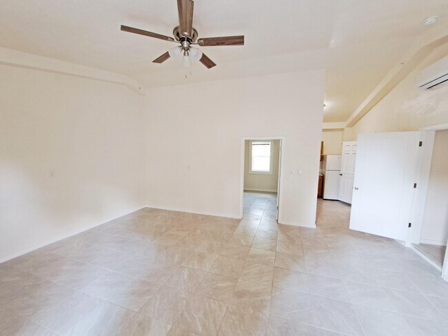 Building Photo - 1306 Iowa Ave