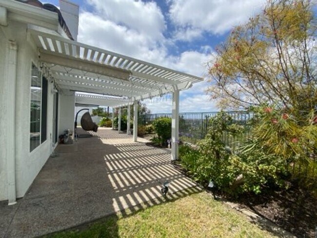 Building Photo - 3+ bd 2.5bth in The Summit of Ocean Hills