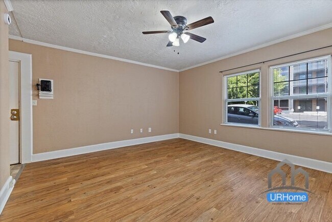 Building Photo - Exceptional Value: Charming Portland Studio ($1,100)