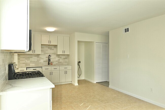 Building Photo - 7918 Prestwood Dr