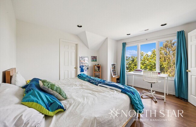 Building Photo - Beautiful Home with Mountain Views in the ...