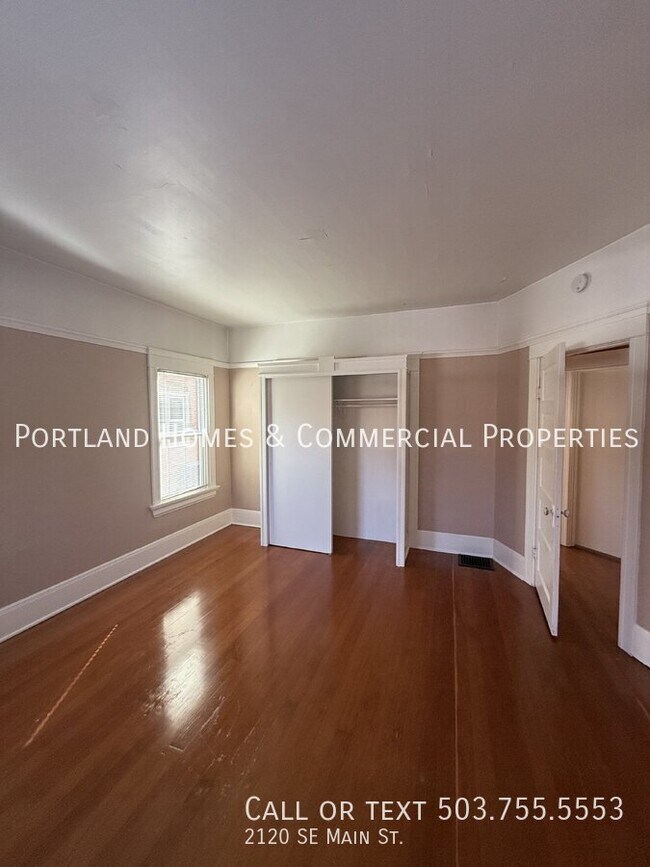 Building Photo - 2120 SE Main St