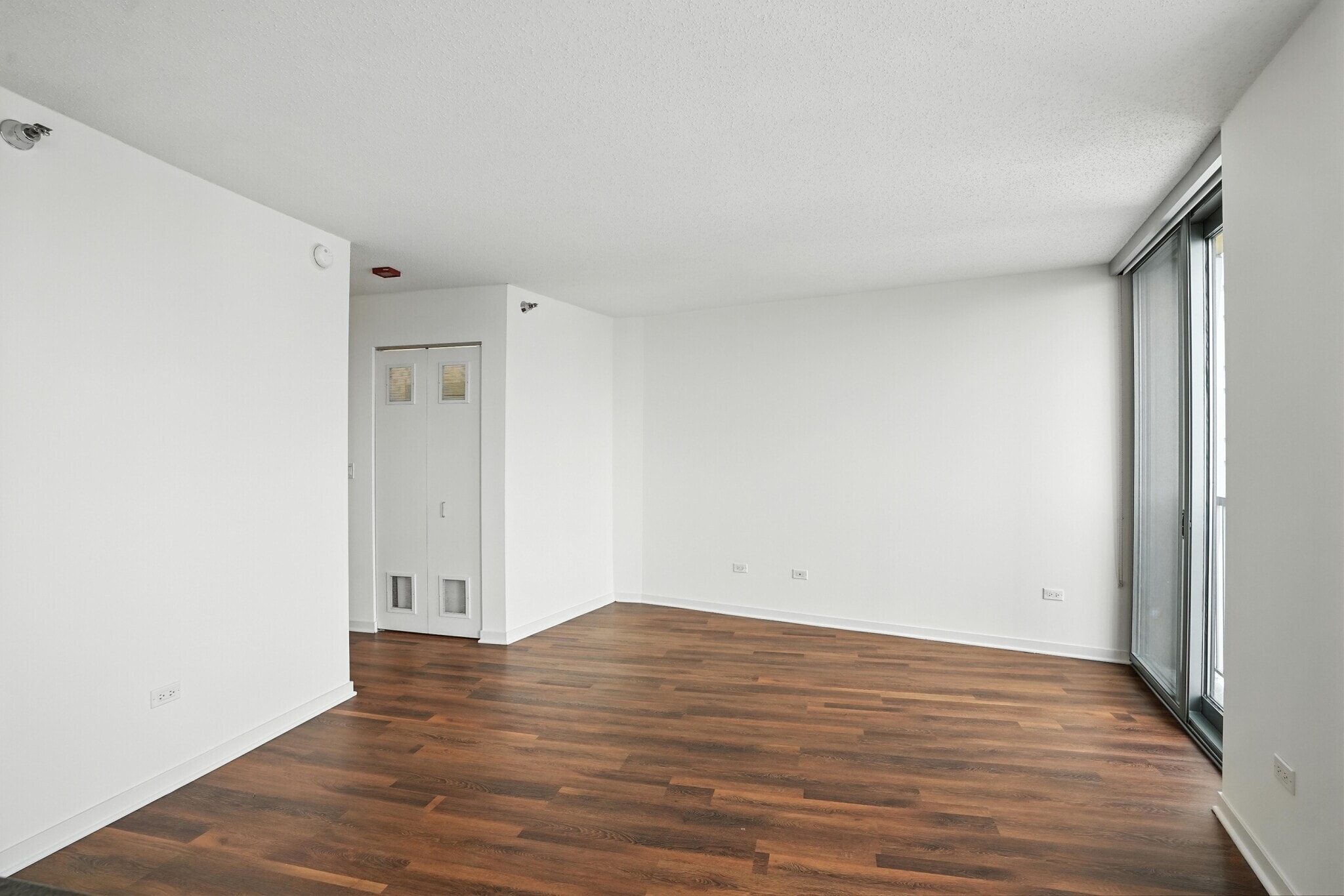 Building Photo - 504 N Kingsbury St