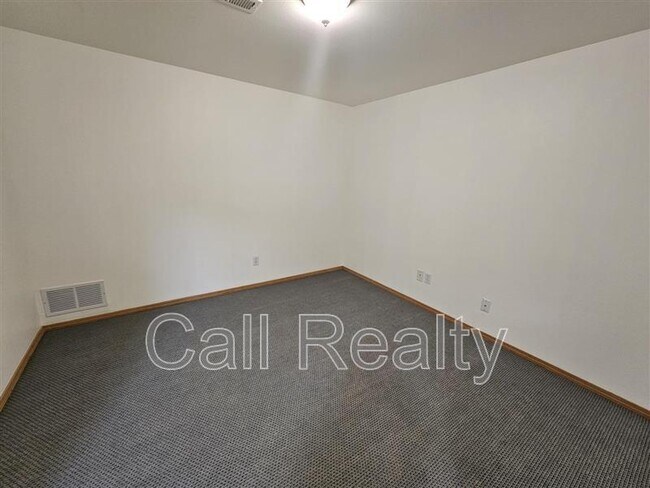 Building Photo - 1021 Malvern St