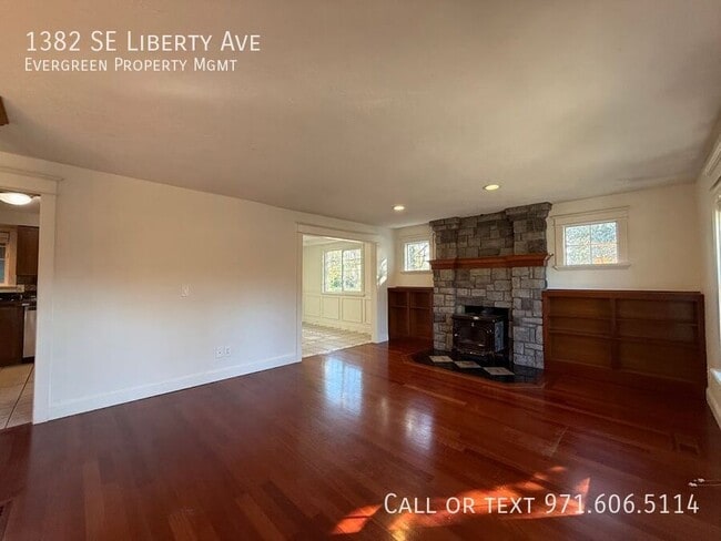 Building Photo - 1382 SE Liberty Ave