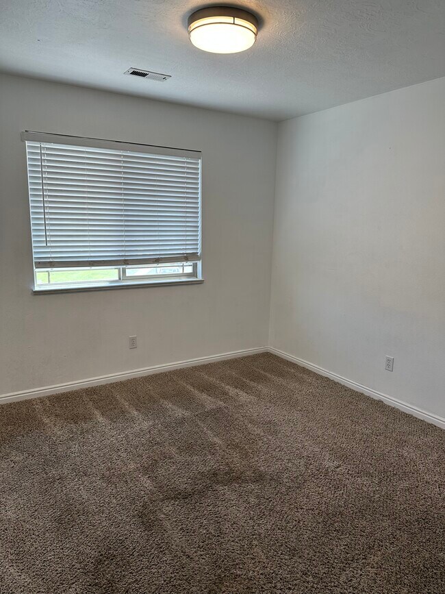 Building Photo - 8121 N Plum Creek Cir