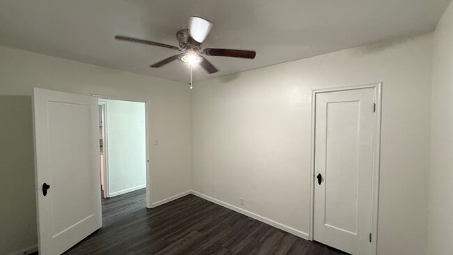 Building Photo - 605 E Tulare Ave