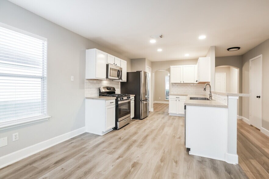 Building Photo - 8715 Sunset Pond Dr