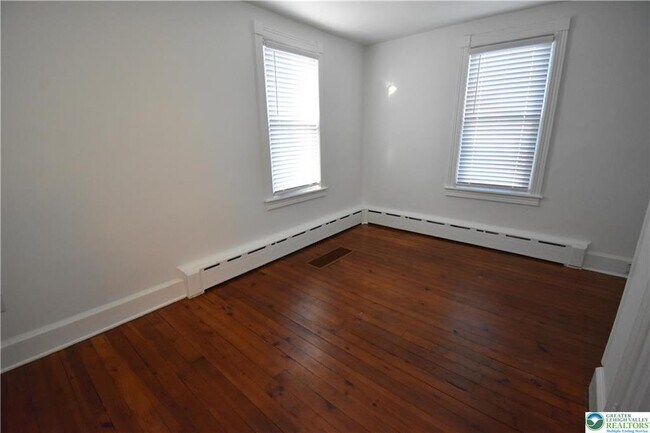 Building Photo - 204 N 9th St