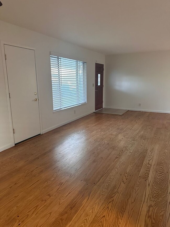 Building Photo - Garden of the Gods 3/1