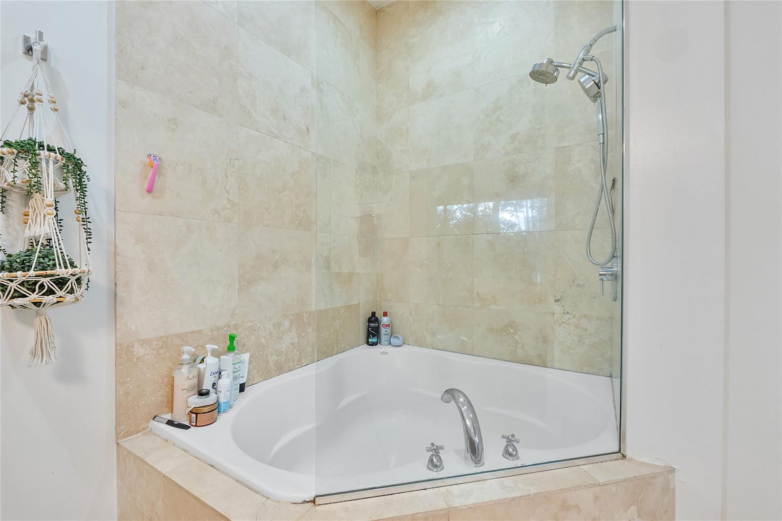 Building Photo - 3266 NE 15th St