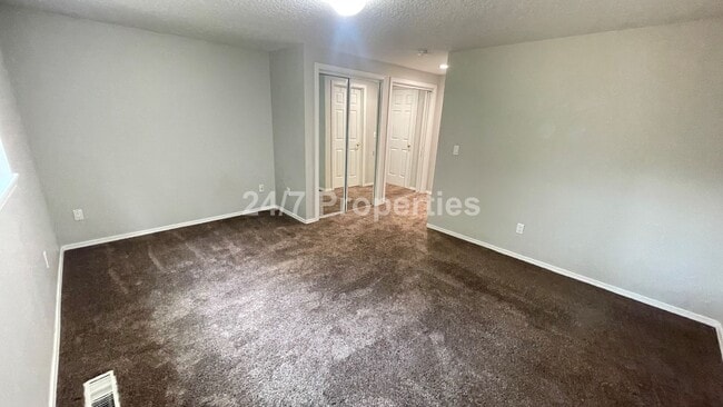Building Photo - 3 BD | 2 BA Single-Level Home on Sprawling...