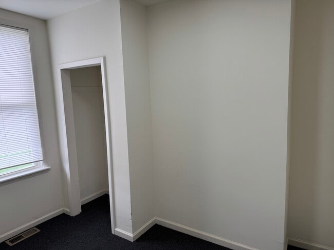 Building Photo - 924 N Kresson St