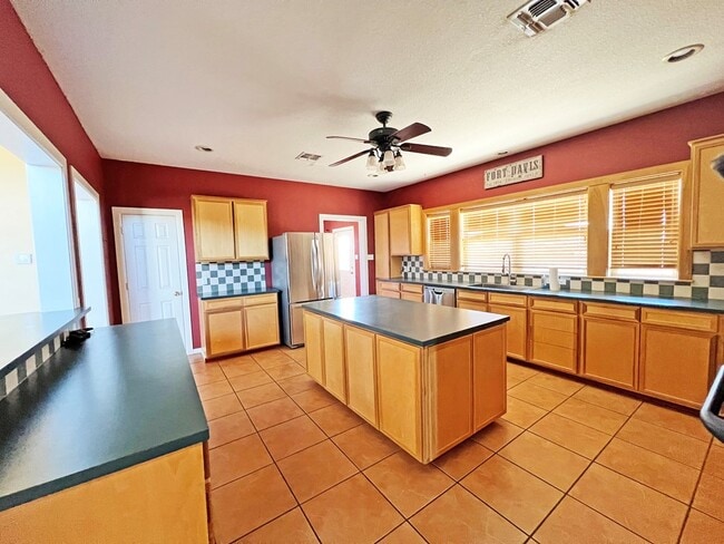 Building Photo - 101 Capt Lee