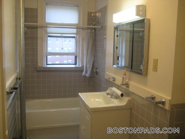 Building Photo - 137 Park Dr