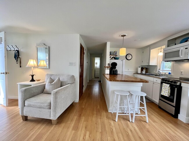 Building Photo - 19 Myrica Ave