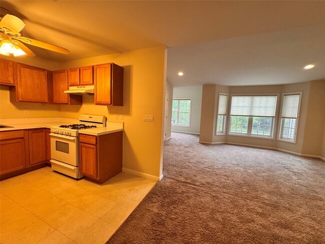 Building Photo - 854 Verona Dr
