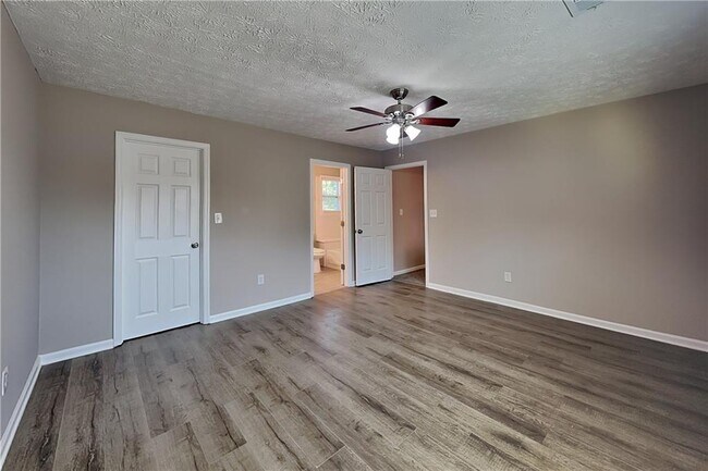 Building Photo - 40 Briar Gate Ln