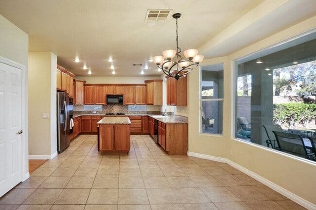 Building Photo - 4 Bedroom, Queens Ridge Guard Gated Commun...