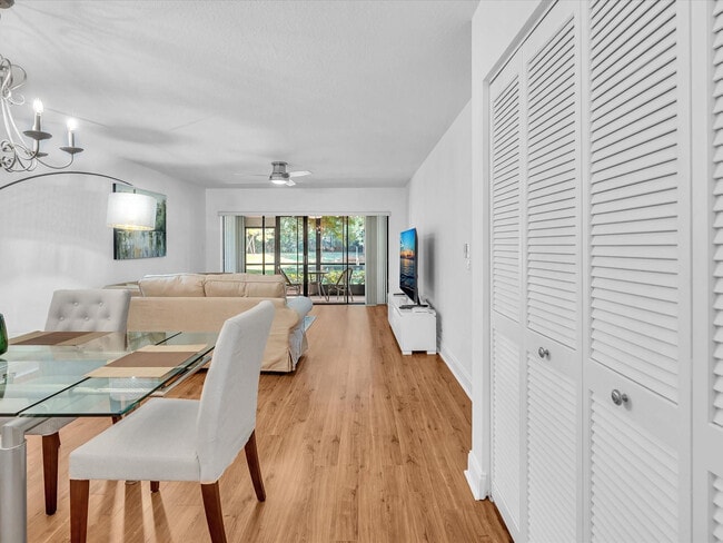 Building Photo - 5087 Oakhill Ln