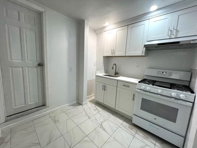 Building Photo - 119 Raritan Ave