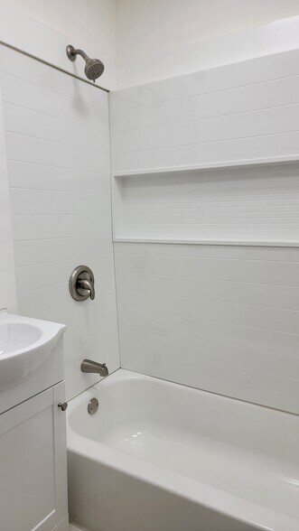 Building Photo - 6636 Tracy Ave