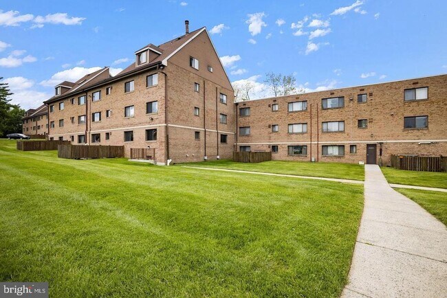 Building Photo - 11507 Amherst Ave