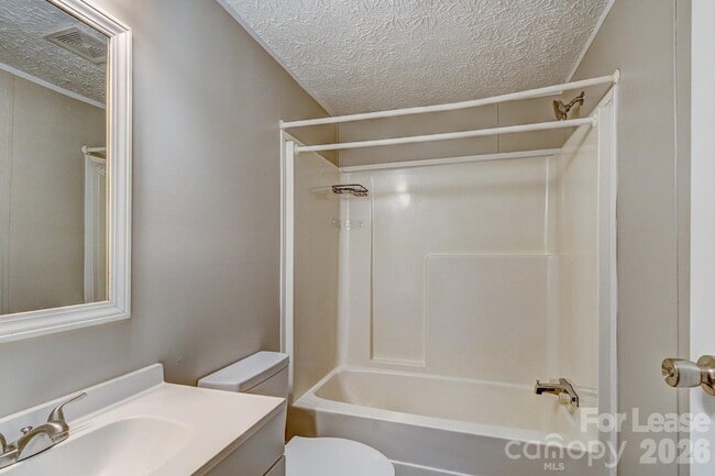 Building Photo - 3351 Appletree Ct