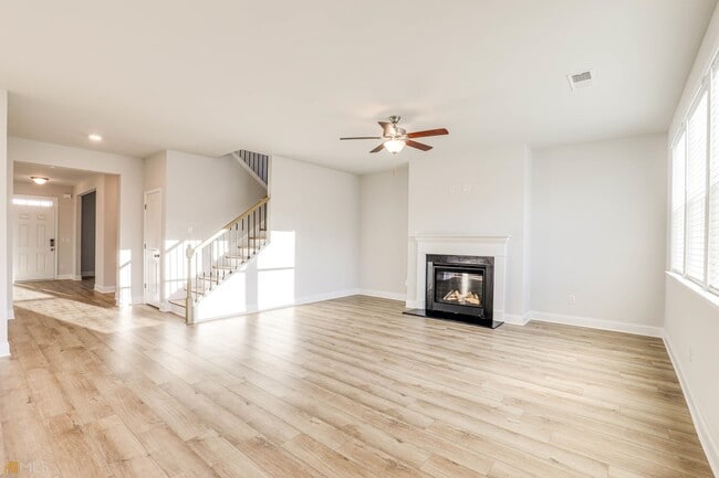 Building Photo - 360 Caledonia Ct