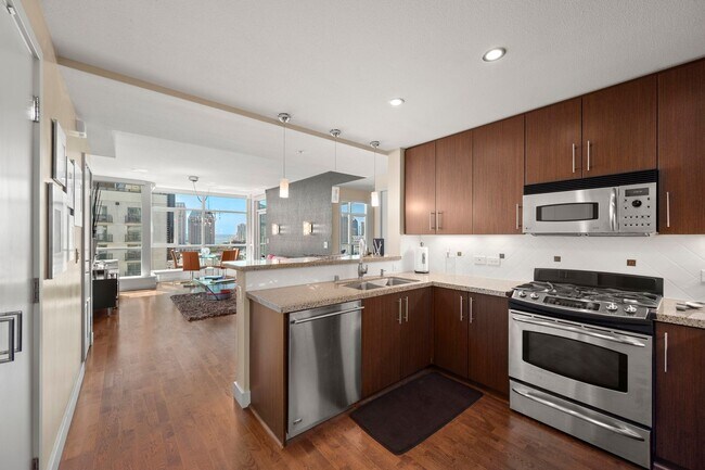 Building Photo - West Facing Downtown Condo for Rent!