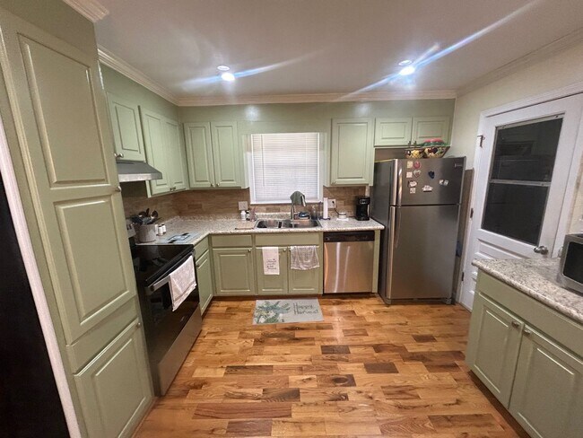 Building Photo - 3220 Woodsen Cir