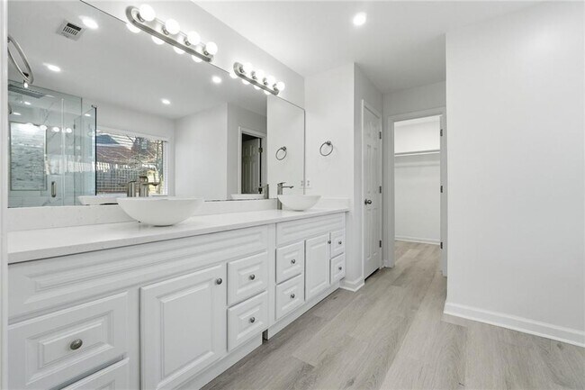 Building Photo - 1150 River Overlook Dr NW