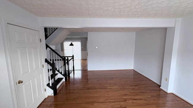 Building Photo - 577 MacIntosh Cir