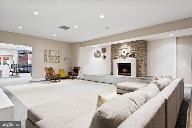 Building Photo - 75 S Reynolds St