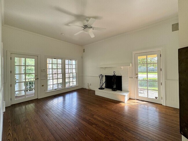 Building Photo - Stunning St. Helena Victorian Farmhouse on...