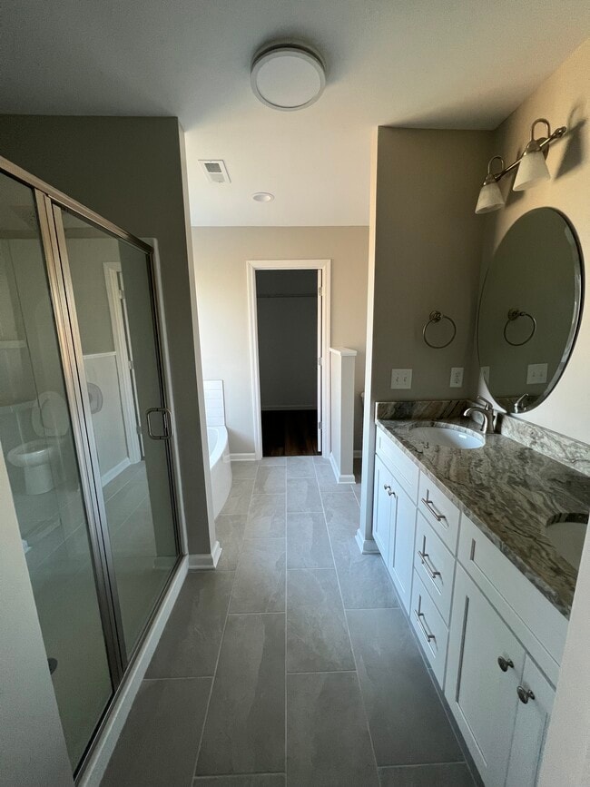 Building Photo - 3909 Sweetspire Dr