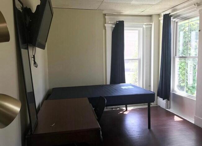 Building Photo - 250 Washington St