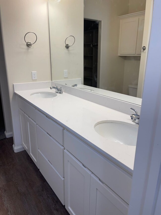 Building Photo - 3 bedroom duplex in Newcastle