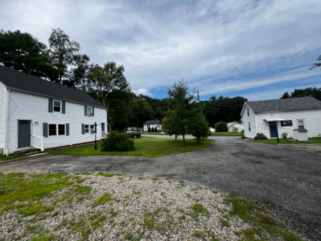 Building Photo - 10 Battey Dr