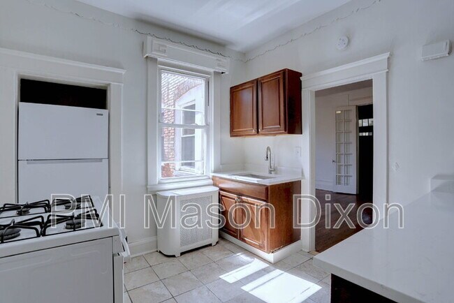 Building Photo - 2417 Eutaw Pl