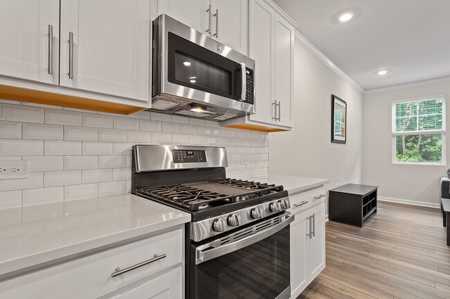 Building Photo - Furnished 3 Bedroom 3 Bath Townhome Wake Forest