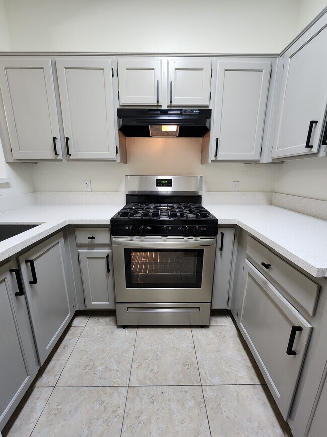 New Gas Stove - 929 Dusty Creek St