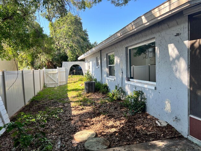 Building Photo - 4042 Audubon Dr