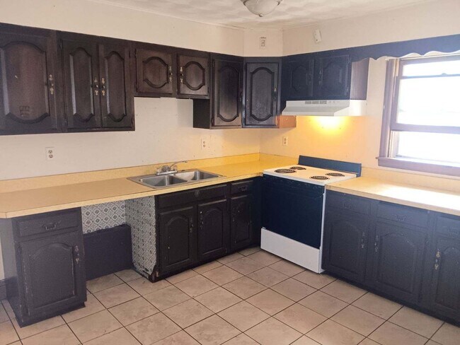 Building Photo - 429 Turin St