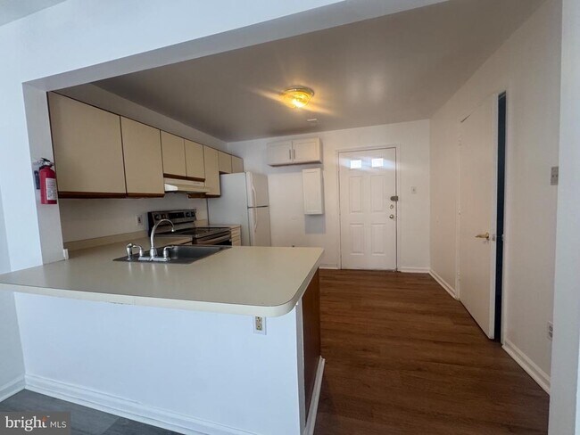 Building Photo - 1107 Van Buren Way