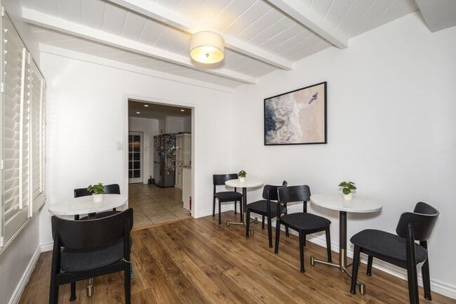 Building Photo - 3440 Oak Knoll Blvd