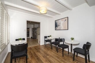 Building Photo - 3440 Oak Knoll Blvd