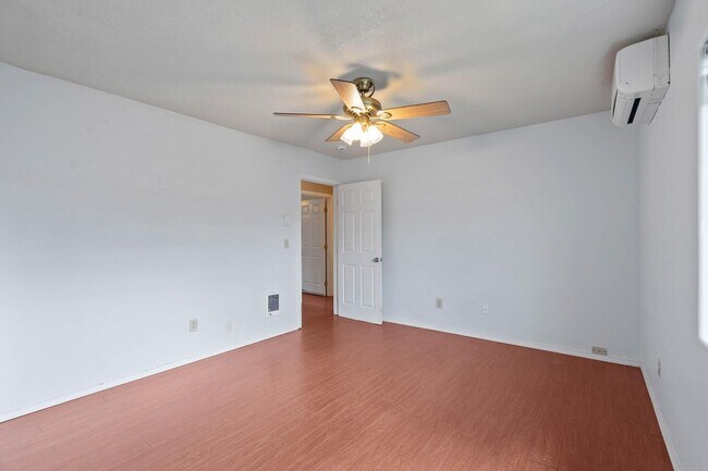 Building Photo - Unique, spacious 4-bdrm/3-bath Craftsman w/ lots of character. Bonus room, near Alberta District!